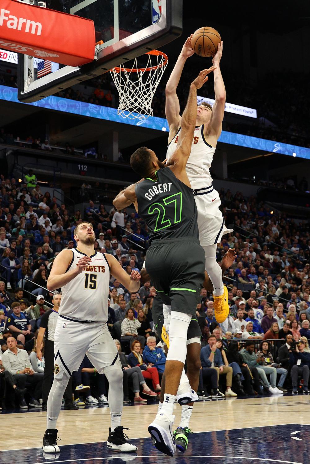 与强队保持 与强队保持